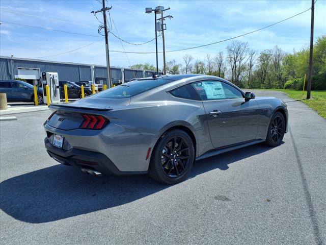 2025 Ford Mustang GT - Photo 4