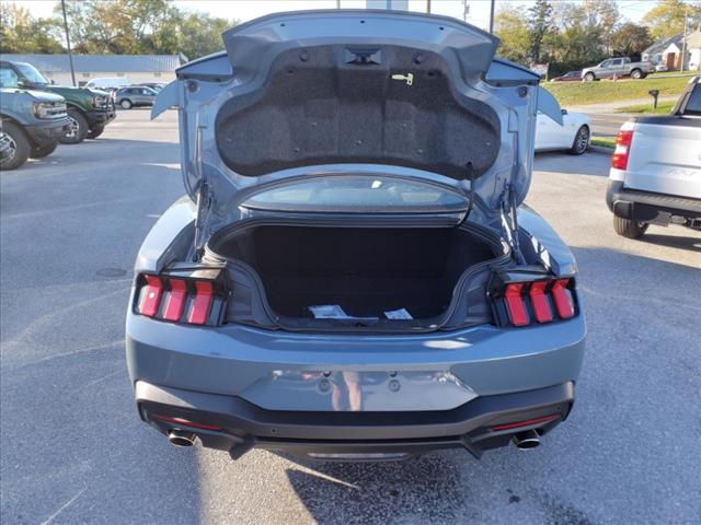 2024 Ford Mustang GT - Photo 4