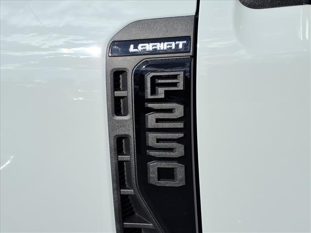 2026 Ford F-250 Super Duty Lariat - Photo 4