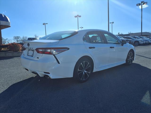 2018 Toyota Camry SE - Photo 4