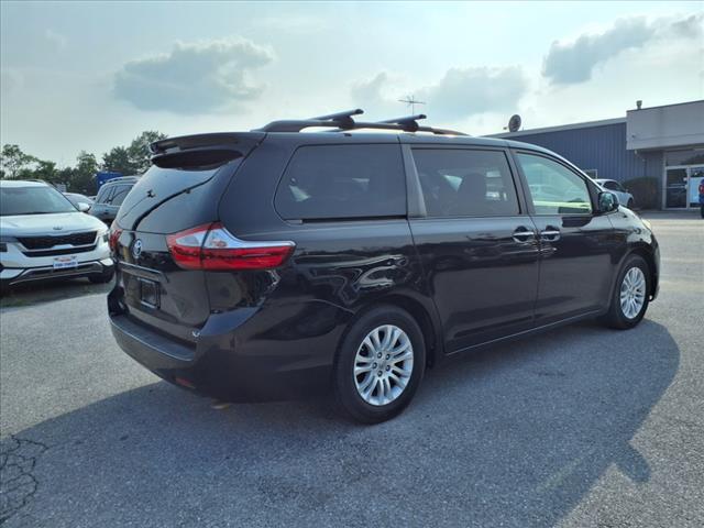 2015 Toyota Sienna XLE 8-Passenger - Photo 4