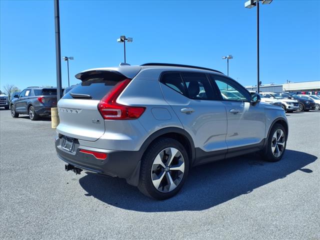 2023 Volvo XC40 B5 Plus Dark Theme - Photo 4
