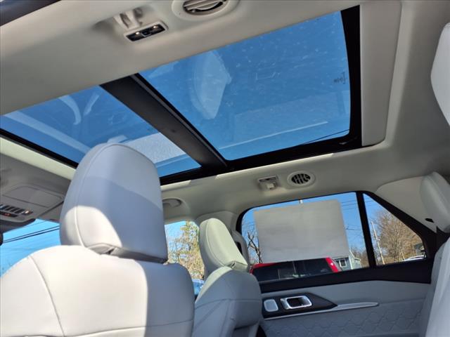 2025 Ford Explorer Platinum - Photo 6