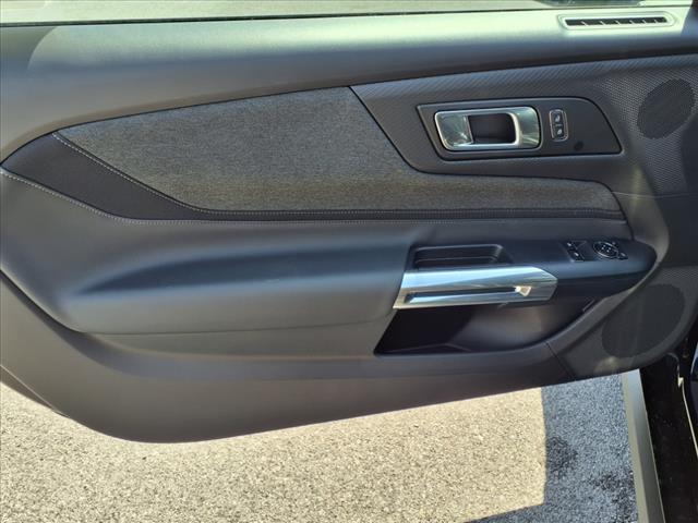 2025 Ford Mustang GT - Photo 7