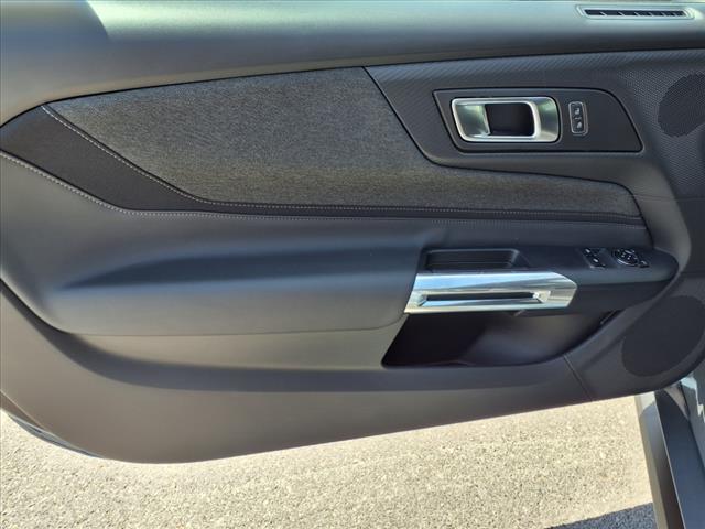 2025 Ford Mustang EcoBoost - Photo 7