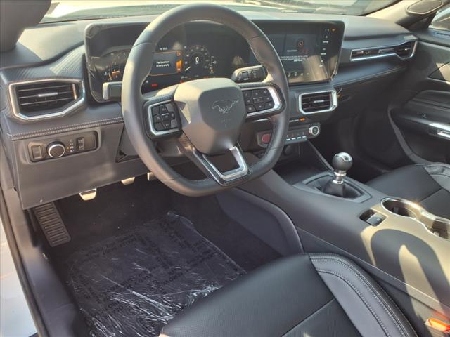 2025 Ford Mustang GT - Photo 8