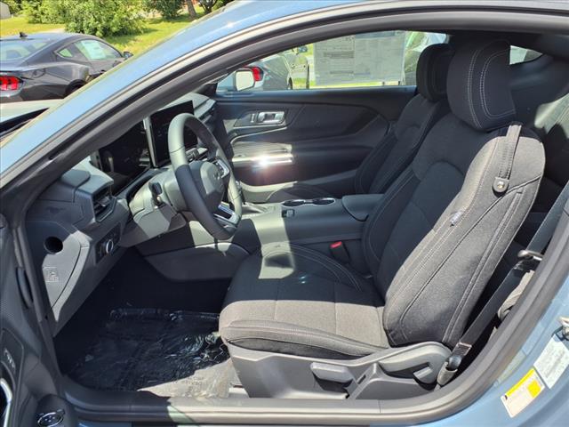 2025 Ford Mustang EcoBoost - Photo 8