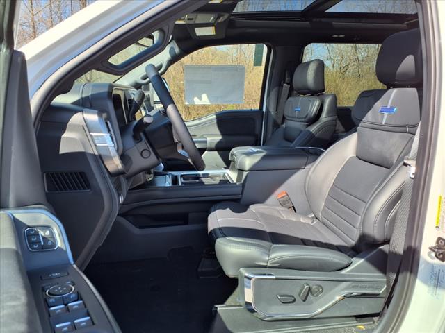 2025 Ford F-350 Super Duty Platinum - Photo 8
