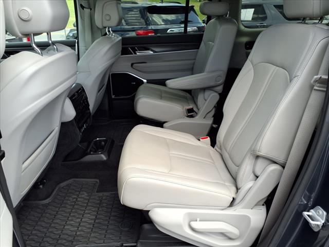 2023 Jeep Wagoneer L Series III - Photo 9