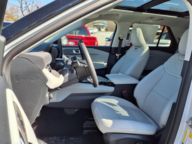 2025 Ford Explorer Platinum - Photo 9