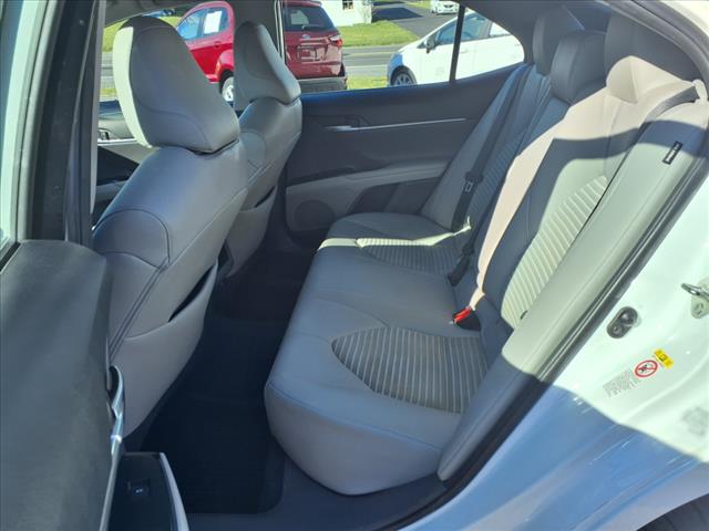 2018 Toyota Camry SE - Photo 9