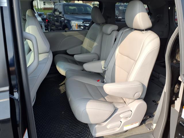 2015 Toyota Sienna XLE 8-Passenger - Photo 9