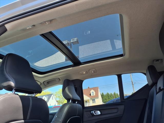 2023 Volvo XC40 B5 Plus Dark Theme - Photo 9
