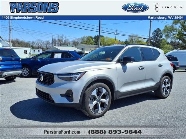 2023 Volvo XC40 B5 Plus Dark Theme