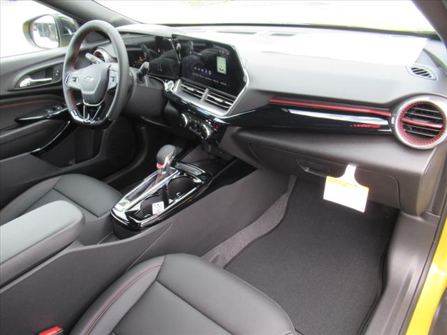 2025 Chevrolet Trax RS