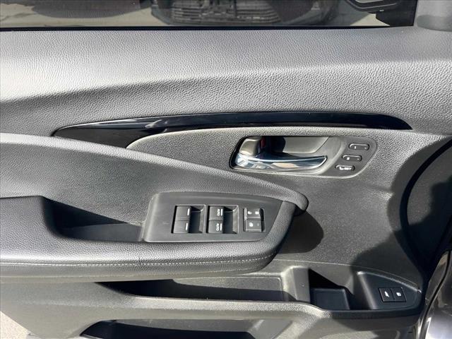 2022 Honda Pilot Touring w/Rear Captain's Chairs