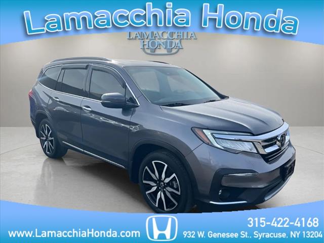 2022 Honda Pilot Touring w/Rear Captain's Chairs