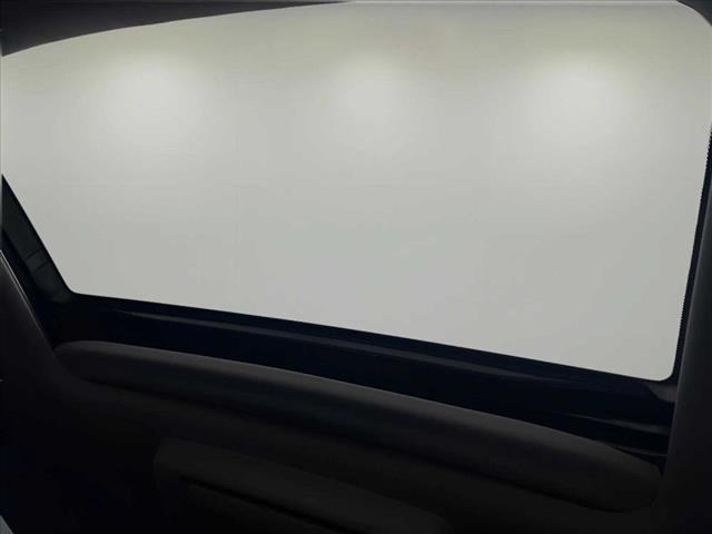 2022 Honda Pilot Touring w/Rear Captain's Chairs