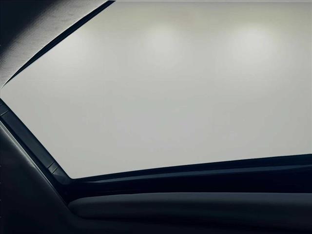 2022 Honda Pilot Touring w/Rear Captain's Chairs