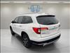 2022 Honda Pilot Touring w/Rear Captain's Chairs