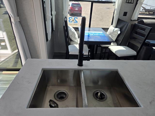 2025 Jayco JAYFLIGHT BUNGALOW 40RLTS 