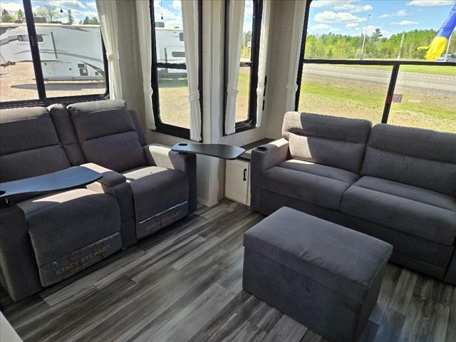 2025 Jayco JAYFLIGHT BUNGALOW 40RLTS 