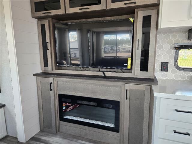 2025 Jayco JAYFLIGHT BUNGALOW 40RLTS 