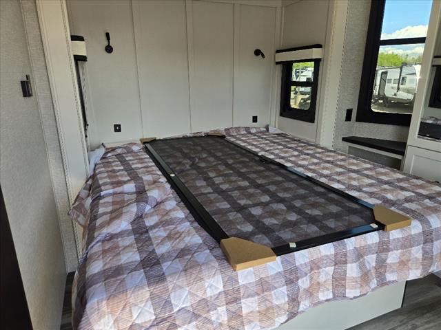2025 Jayco JAYFLIGHT BUNGALOW 40RLTS 