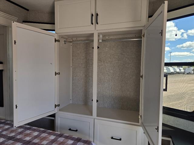 2025 Jayco JAYFLIGHT BUNGALOW 40RLTS 