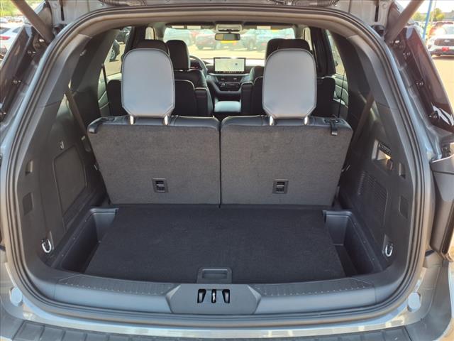 2025 Ford Explorer ST - Photo 11