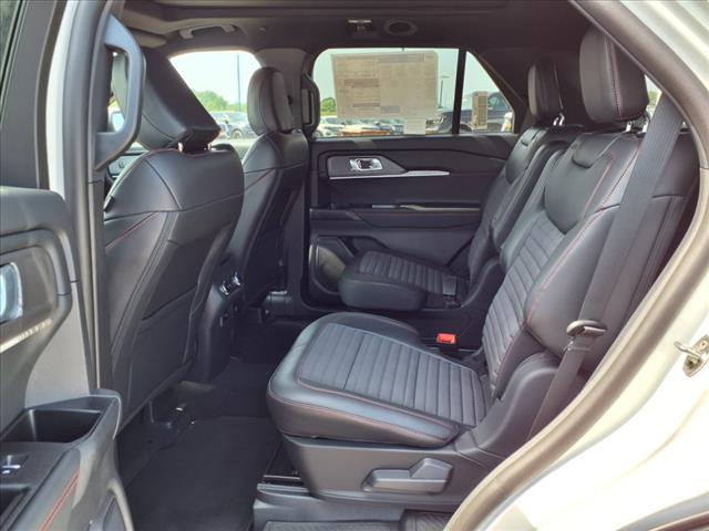 2025 Ford Explorer ST-Line - Photo 8