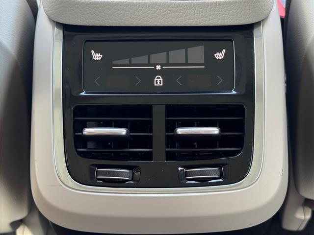 2021 Volvo XC90 T6 Momentum 6-Passenger