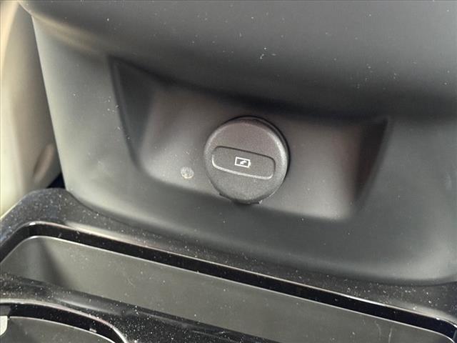 2021 Volvo XC90 T6 Momentum 6-Passenger