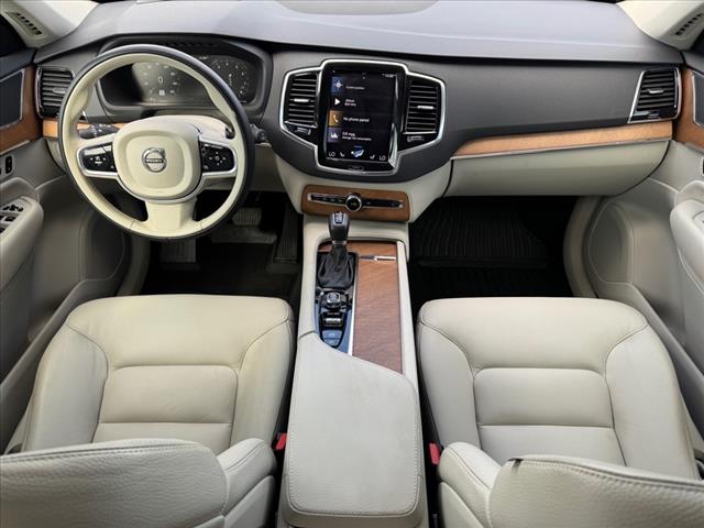 2021 Volvo XC90 T6 Momentum 6-Passenger