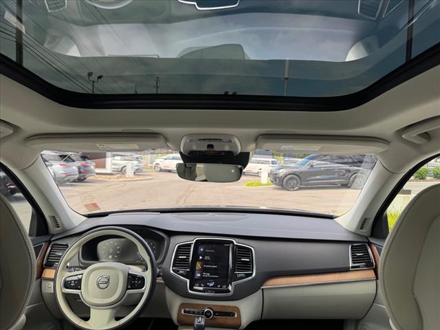 2021 Volvo XC90 T6 Momentum 6-Passenger