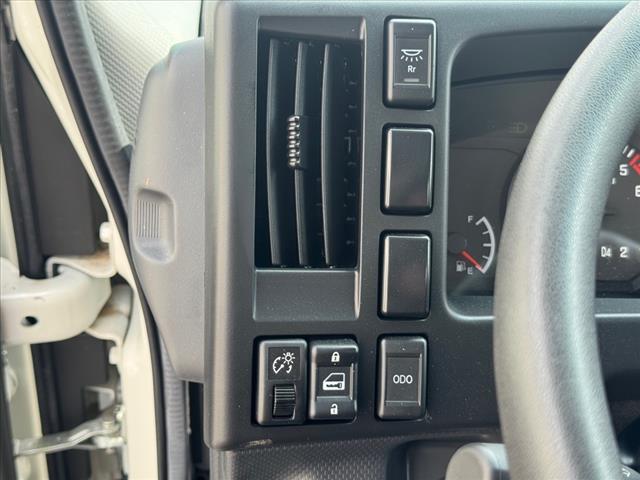 2024 Isuzu NPR 