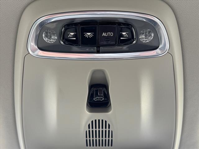 2021 Volvo XC90 T6 Momentum 6-Passenger