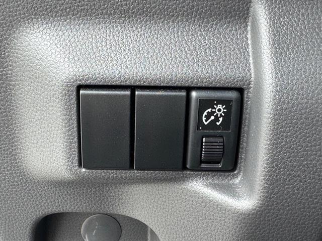 2025 Isuzu NPR 