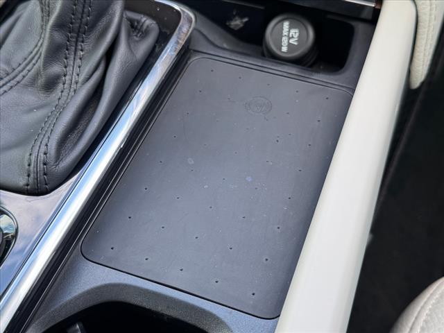 2021 Volvo XC90 T6 Momentum 6-Passenger