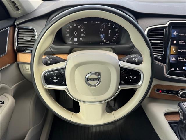2021 Volvo XC90 T6 Momentum 6-Passenger