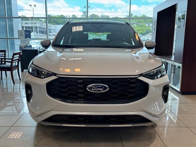 2025 Ford Escape Hybrid ST-Line Elite