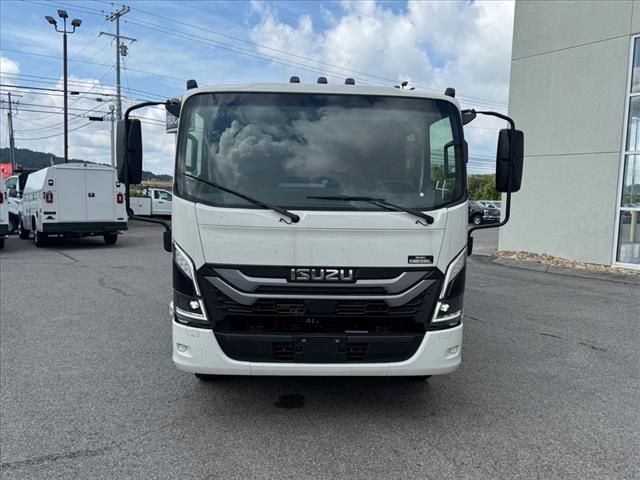 2025 Isuzu NPR 