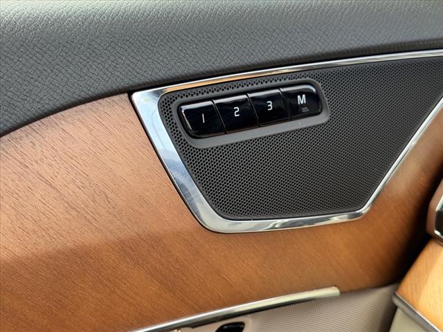 2021 Volvo XC90 T6 Momentum 6-Passenger