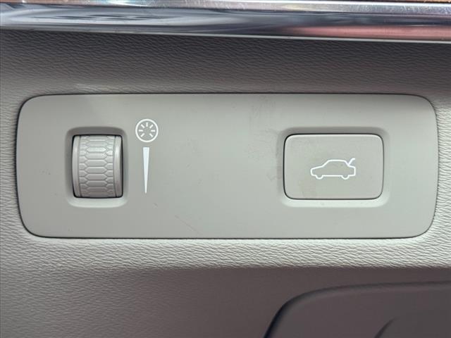 2021 Volvo XC90 T6 Momentum 6-Passenger