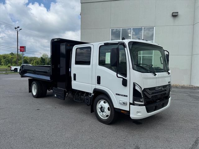 2025 Isuzu NPR 