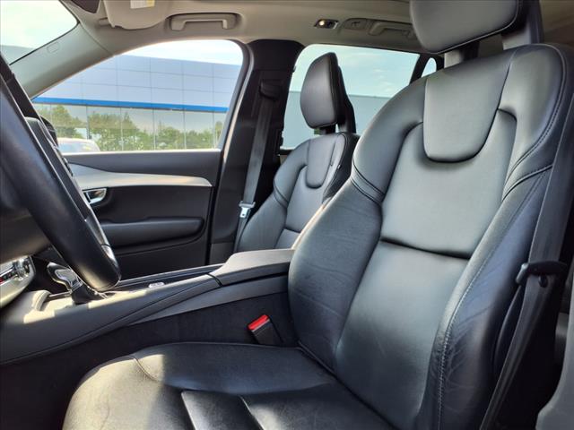 2016 Volvo XC90 T5 Momentum