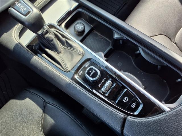 2016 Volvo XC90 T5 Momentum