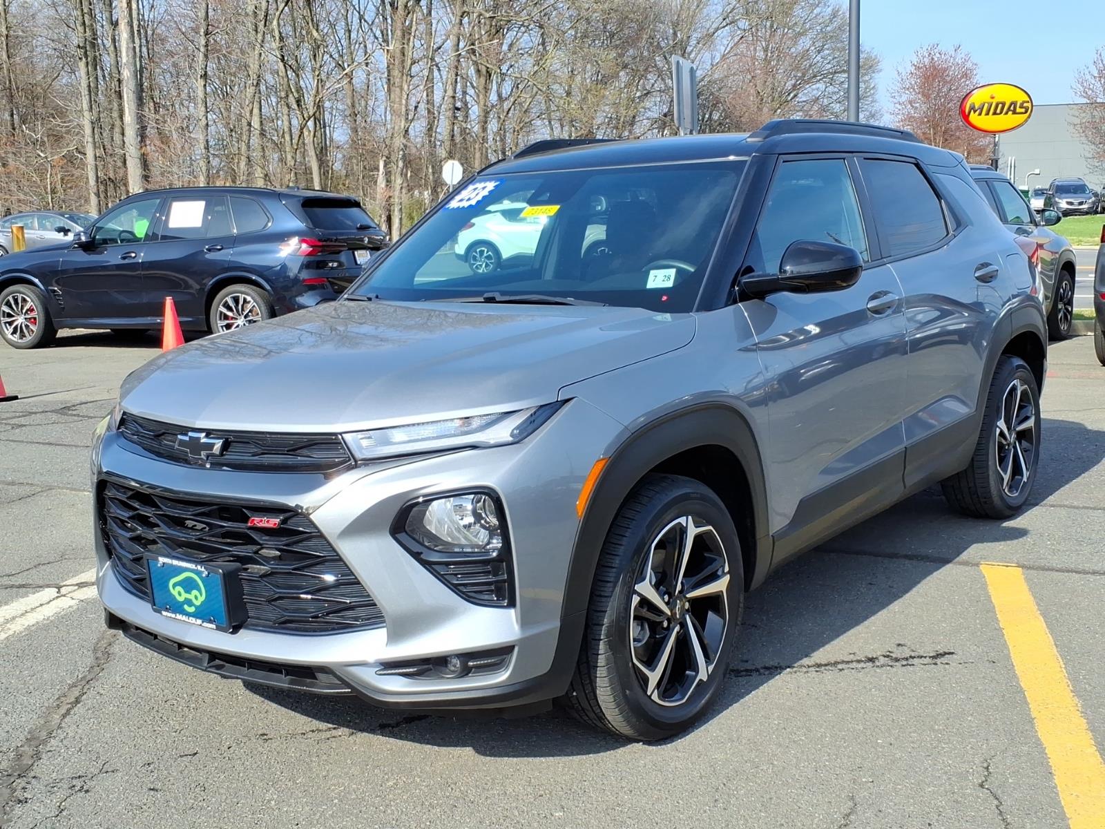 View vehicle photo 3