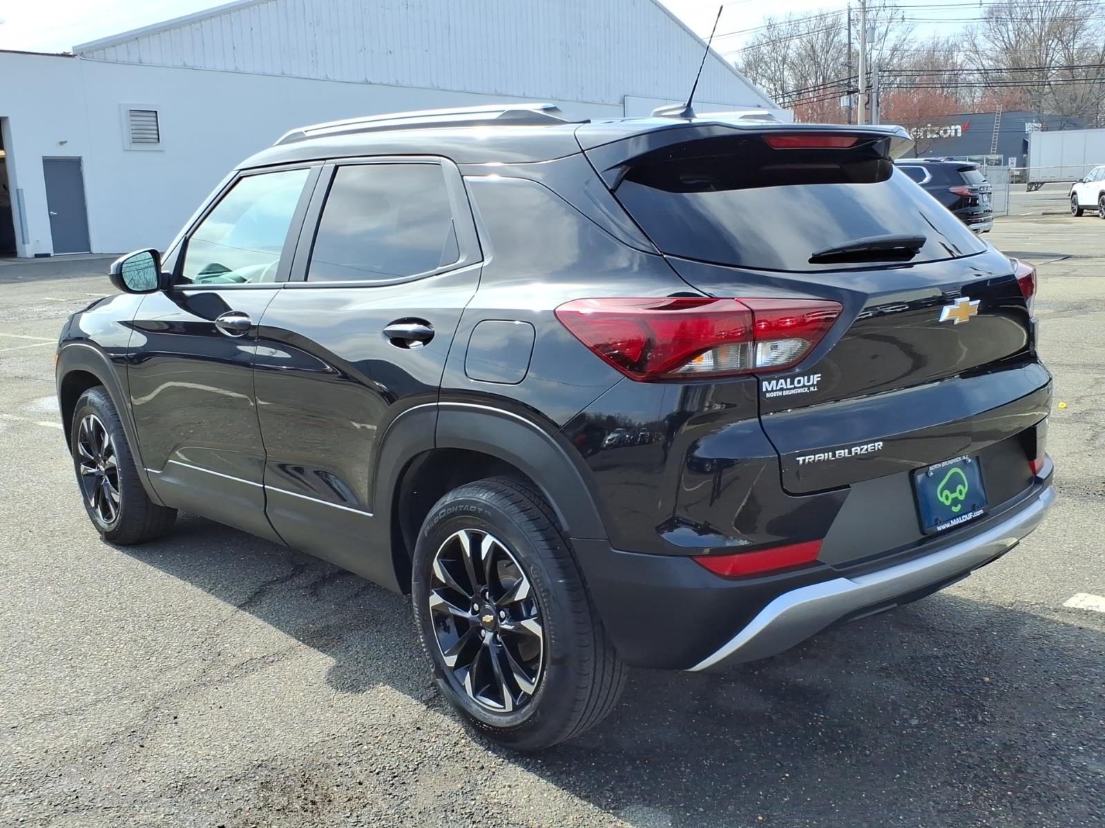 View vehicle photo 4