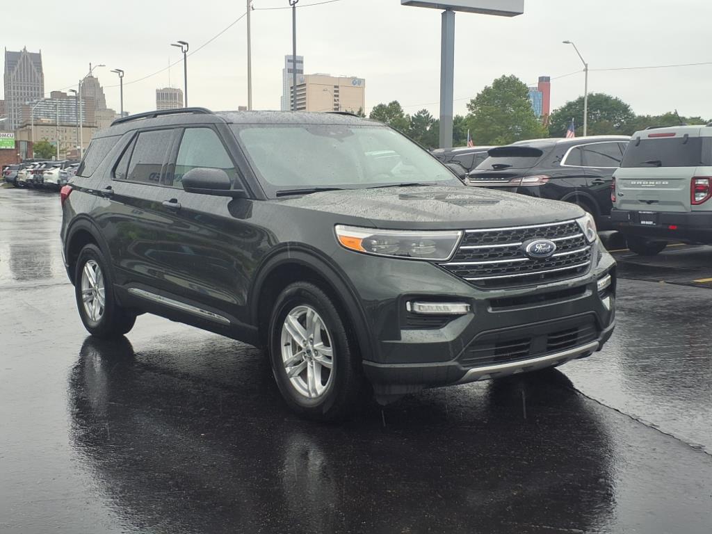 2023 Ford Explorer XLT photo 2